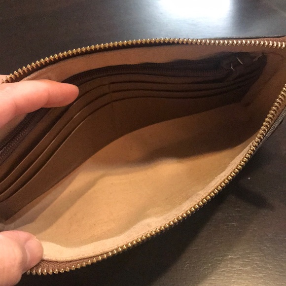 Limited Edition! Gucci “Love Is Blind” rose clutch - Picture 3 of 3